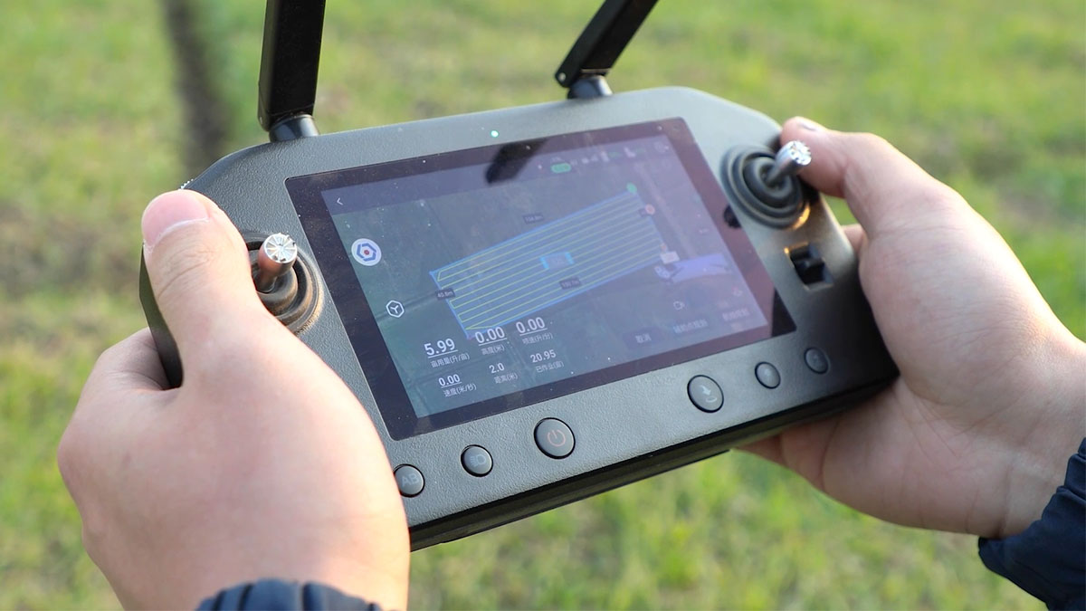 Our FP150 agriculture drone's remote controller features a bright and clear 5.5-inch screen that provides a smooth user experience and intuitive operation. With a battery life of up to 6 hours, you can control your drone with ease and convenience.