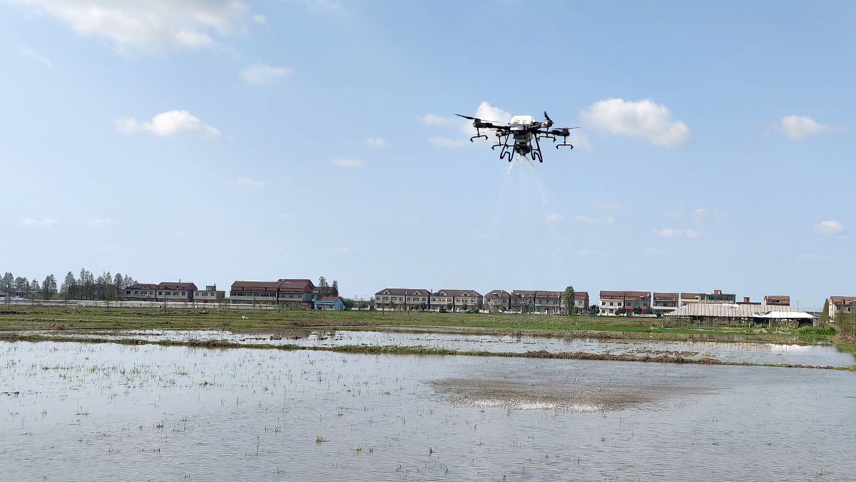 Our FP200 agriculture drone is suitable for wheat, rice, corn and other crop fields, with features such as precise spraying and automatic obstacle avoidance to ensure maximum crop yield.