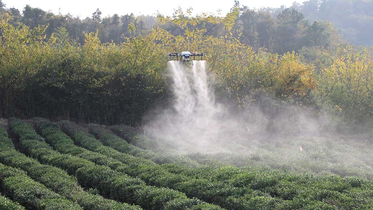 Achieve maximum spraying efficiency with the TopXGun FP400 Agriculture Drone equipped with 12 nozzles and a maximum 8-meter spray width. Its fine penetration and anti-drift features make it the first choice for the grain crop field. It's not only economical but also durable and easy to maintain.