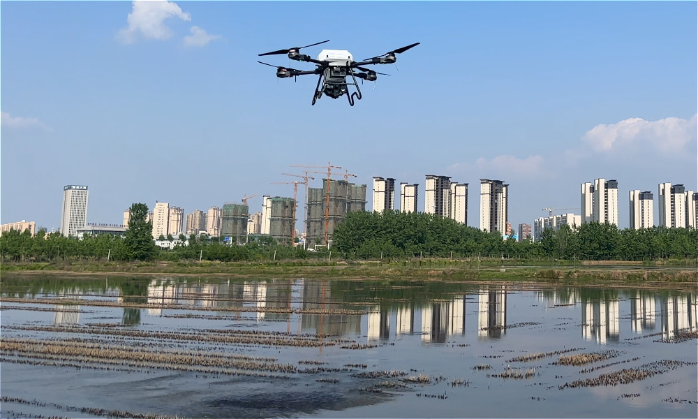 Enhancing Crayfish Farming Efficiency with the FP400 Spreader Drone