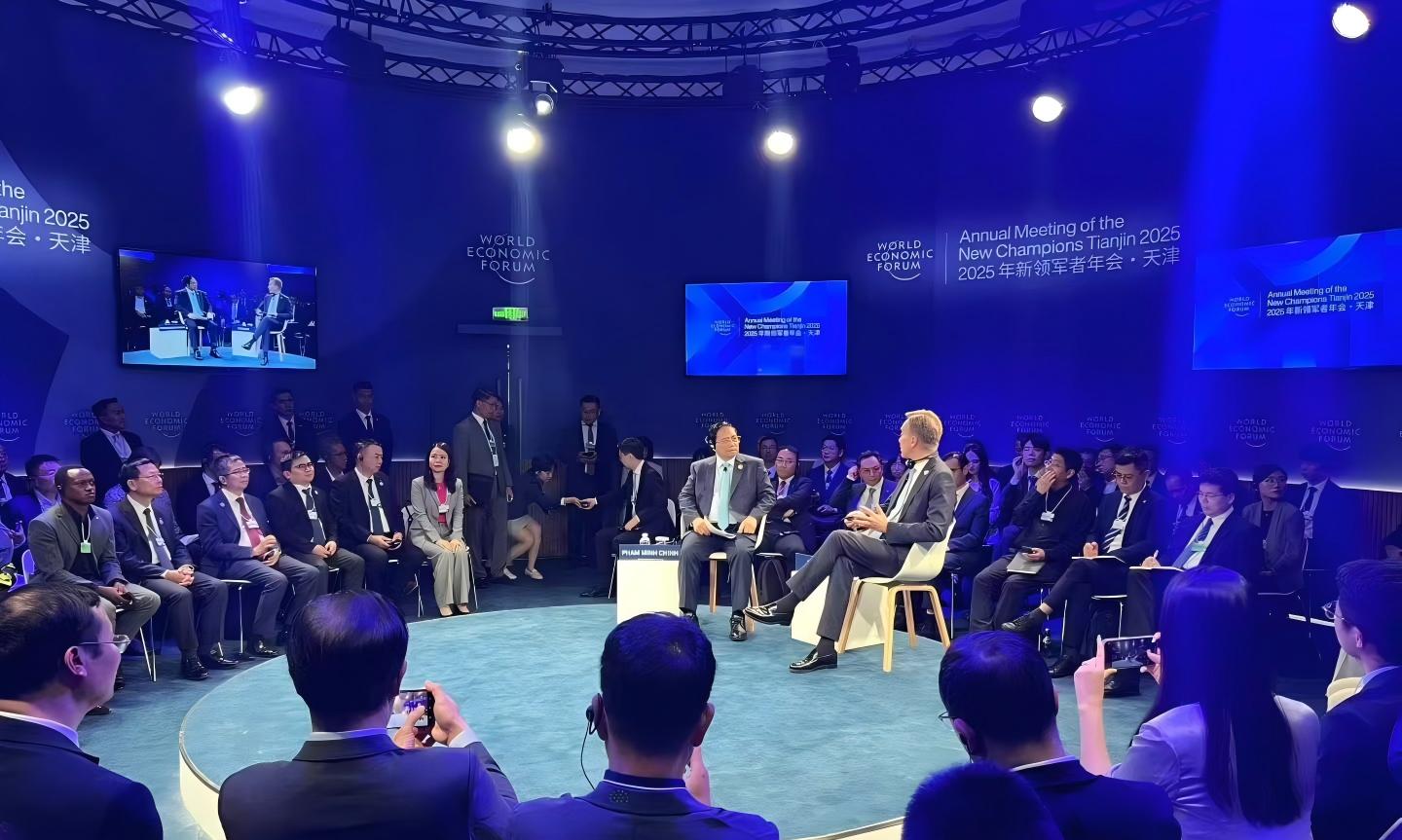 Zhang Yu, CEO of TopXGun Robotics, Attends the 2025 Summer Davos Forum