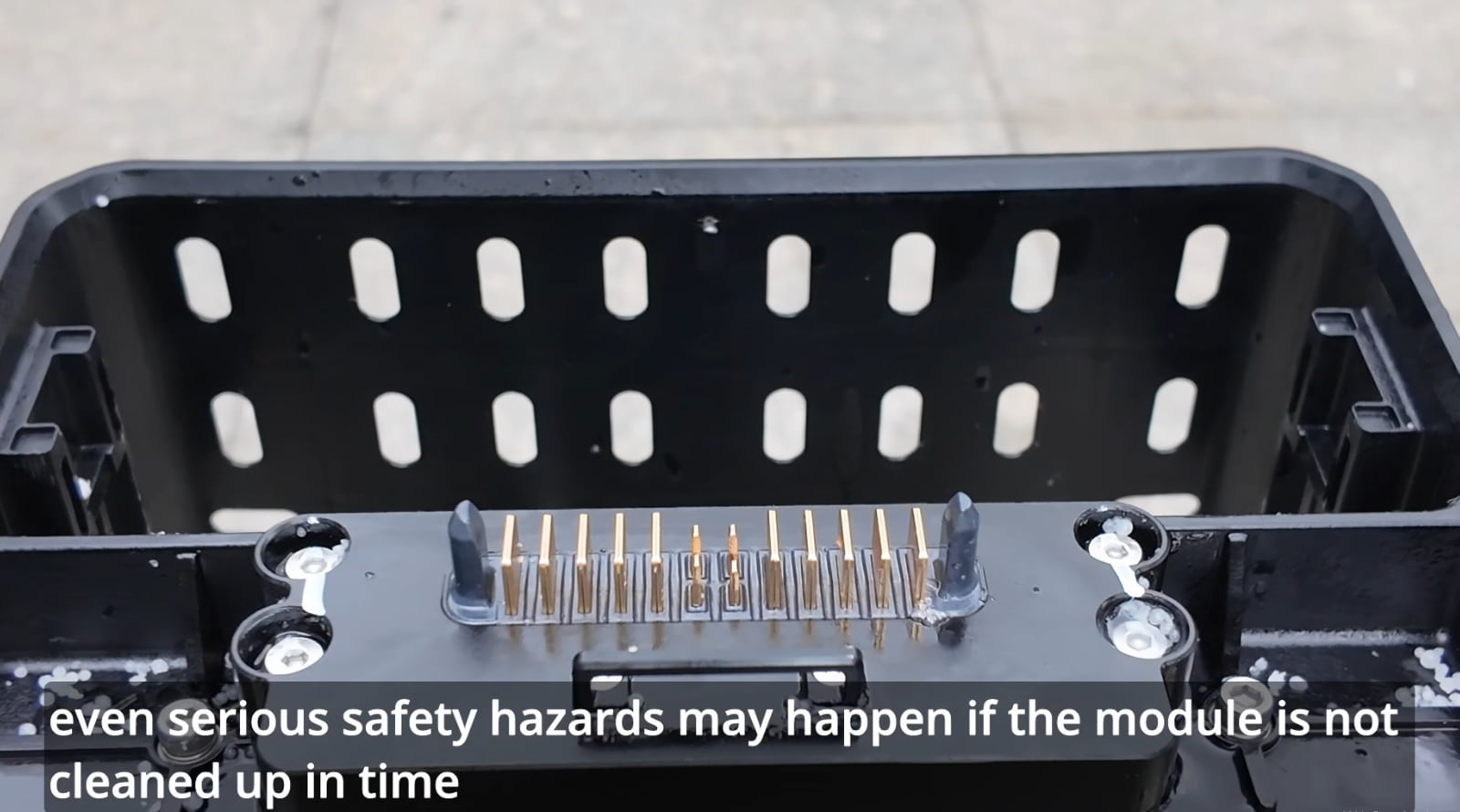 Short-circuit ignition situation, even serious safety hazards may happen if the module is not cleaned up in time.